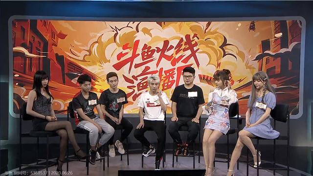 斗鱼cfpl演播厅:皮皮拉教网友加特林最强技巧,传情小小直言打脸__凤凰