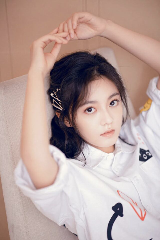 想见见可爱的自己那要学学赵今麦给妆容做做减法啦