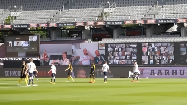 高科技虚拟看台，丹麦足球太会玩了