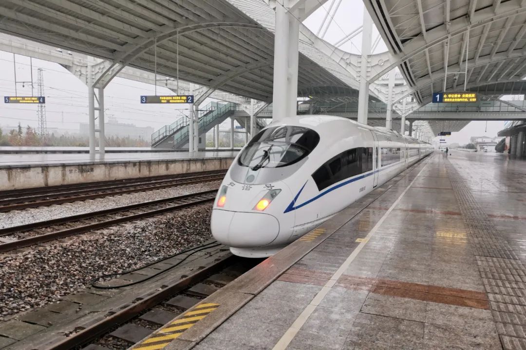 盐通高铁试运行，系苏北地区首条全线时速350公里高铁