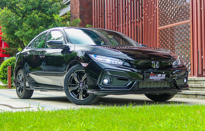 说起本田"神车",近些年最火的要数飞度和思域了,"秒天秒地"充分迎合了