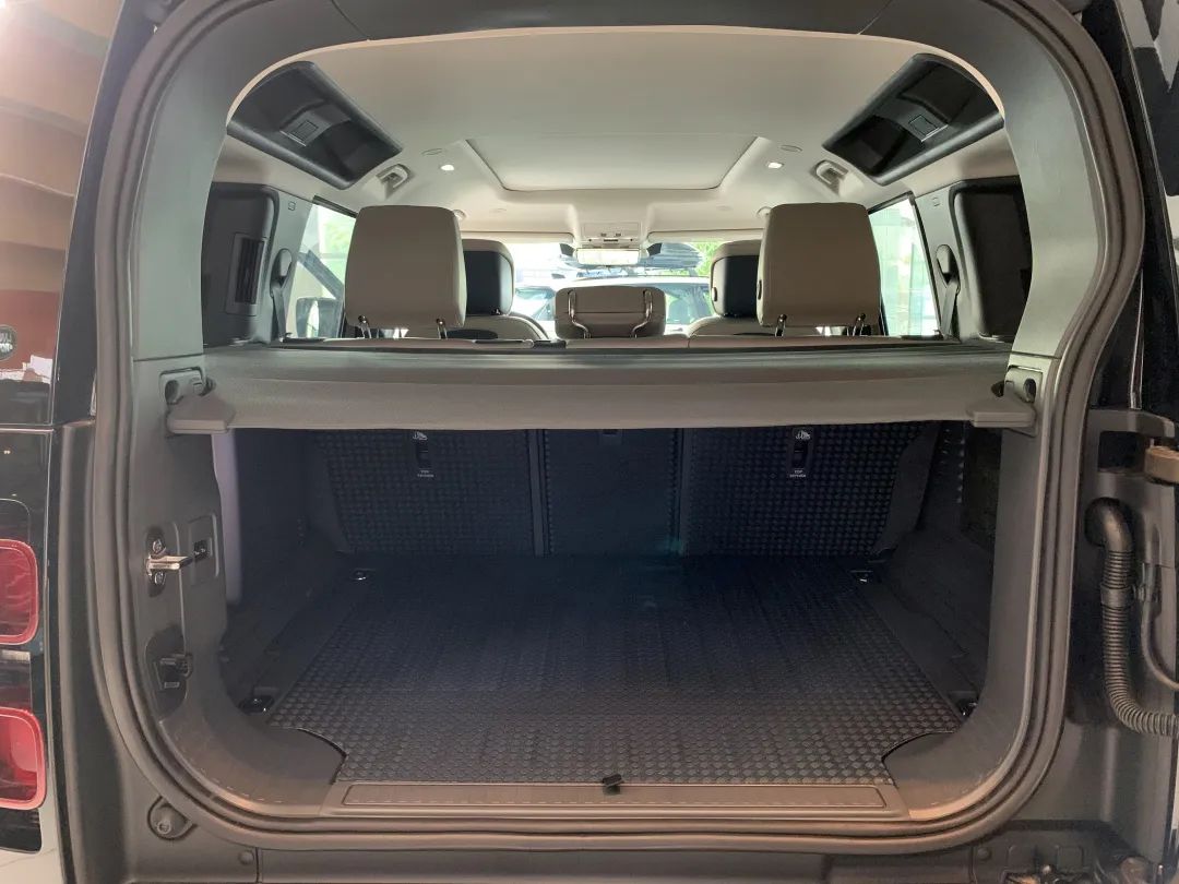 探店全新路虎卫士:适合在城市里装酷,还是去户外撒野