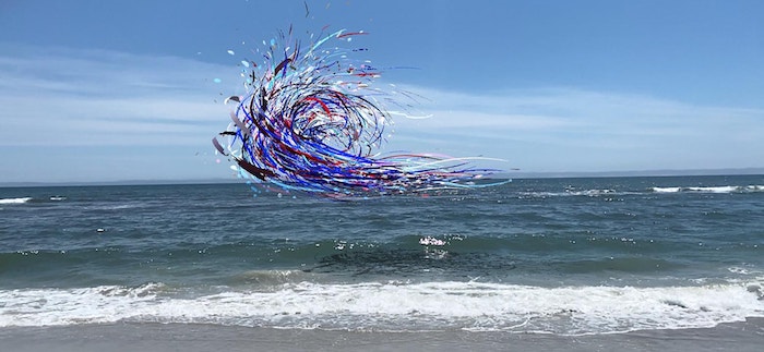 纽约州洛克威海滩的虚拟AR装置，该站点提供了红色，白色和蓝色的涡流。