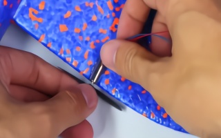 牛人发明：自制“遥控泡沫飞机”，续航时间极限能有多久，真牛啊