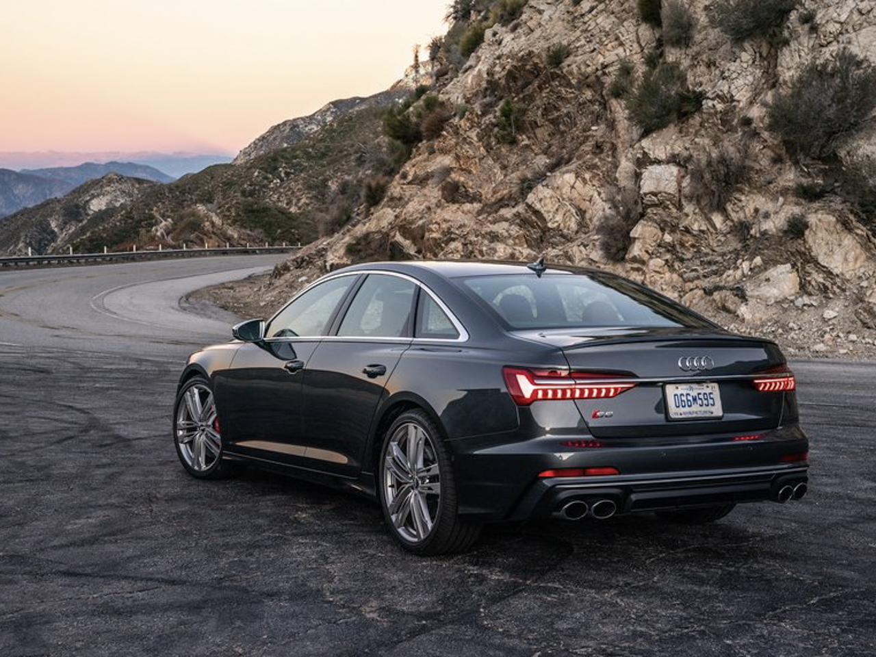 身穿西装的气质男—奥迪s6最新官图发布__凤凰网