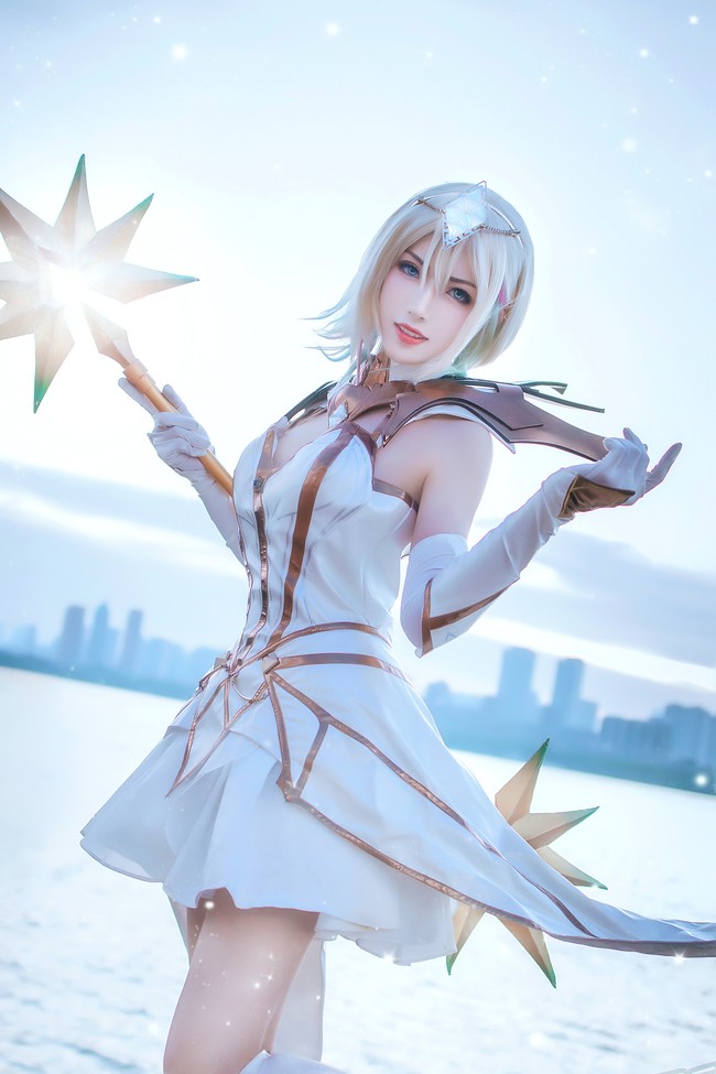 cos:英雄联盟,唯美如画大元素使拉克丝__凤凰网