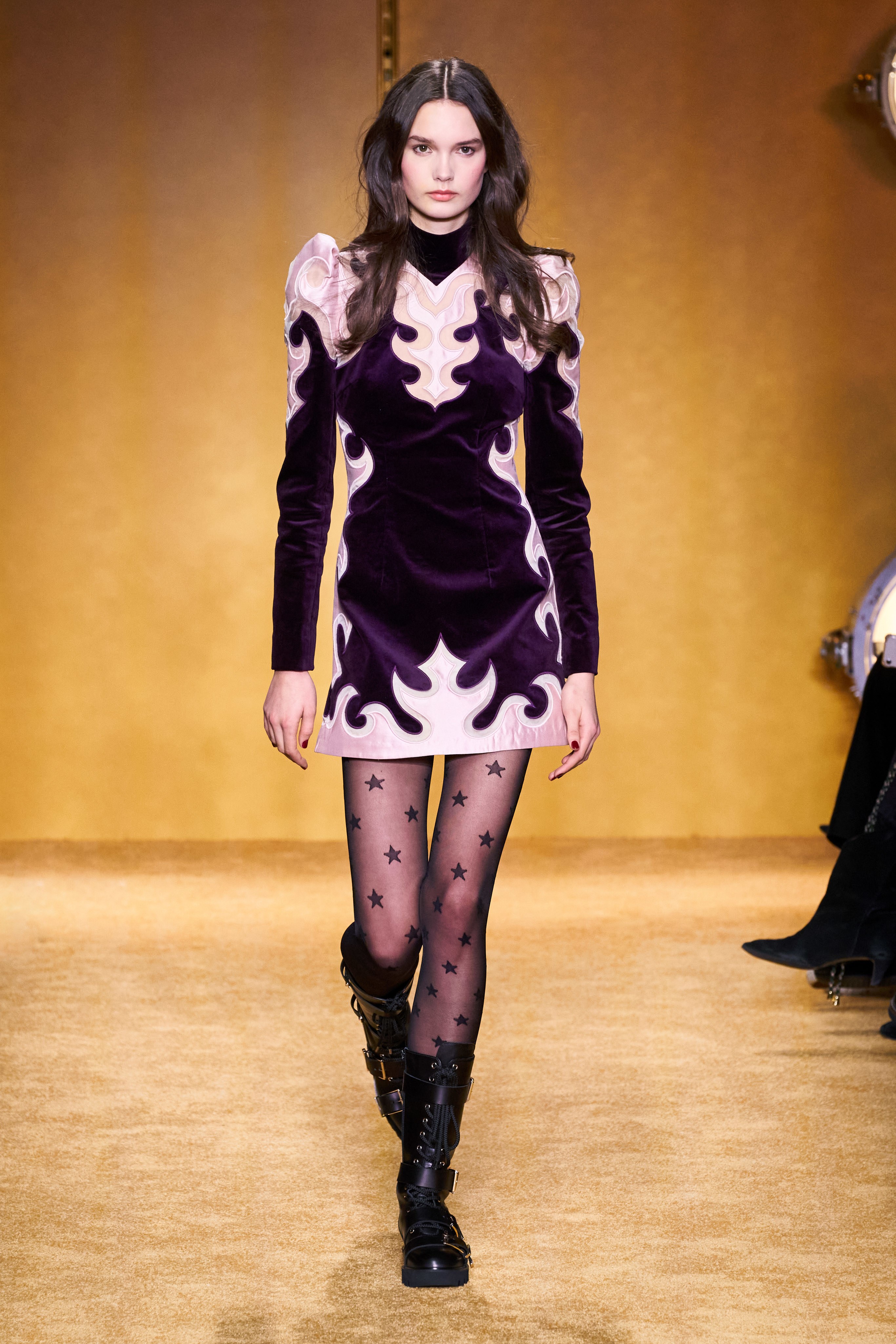 zimmermann2020秋冬纽约时装周散发波西米亚式魔力