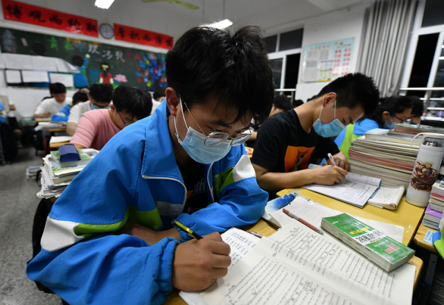 高中晚自习很重要,合理安排学习效率翻倍,成绩提升不再困难__凤凰网