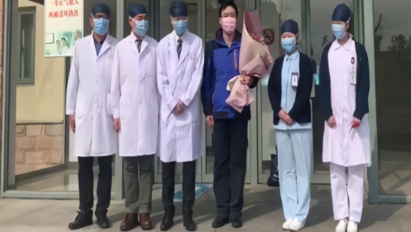 上海第5例新冠病毒肺炎出院患者：入院一两天体温恢复正常
