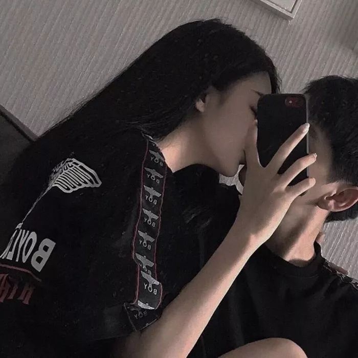 情侣头像丨年少的时候我以为美好的爱情稳定的工作