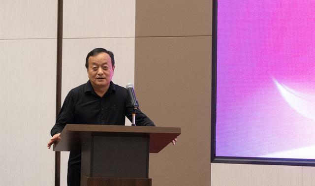 在仪式上,游行迹文旅产业投资集团董事长梅彬与好好生活创始人谢翅