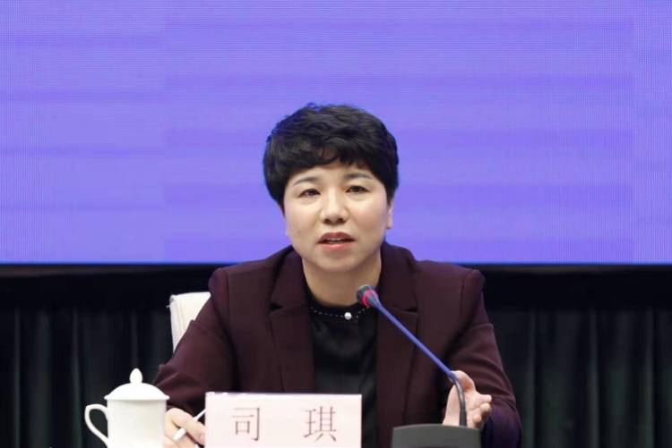 东莞人社局局长司琪引导企业员工分批分时段返工