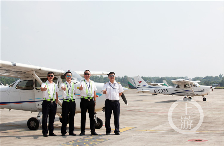 在45分钟跨多区域的转场飞行中,飞机先后跨越了泸州,隆昌等4个地区