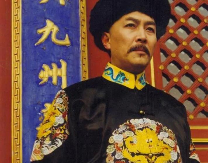 一位孤傲冷峻君主的传奇一生