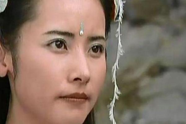 《天地传说》蚌精近照曝光,脸部圆润油腻认不出,曾是皇后专业户__凤凰