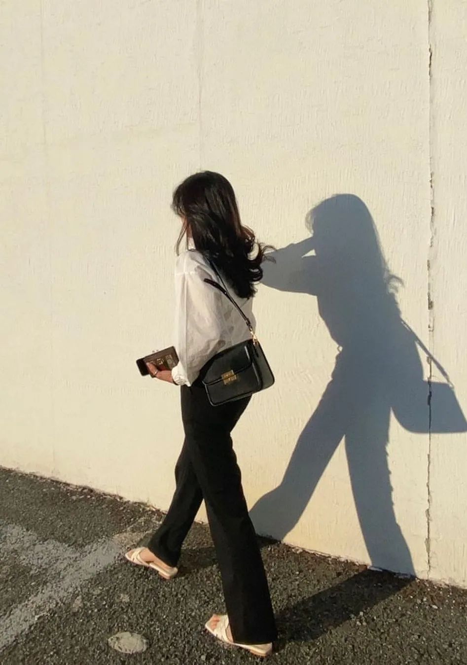 一身衣服直飙300w背着爱马仕演穷女孩这国民初恋的人设也太扯了