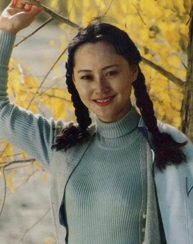 宋佳21岁嫁给大自己21岁的男人42岁再生子比女儿小17岁