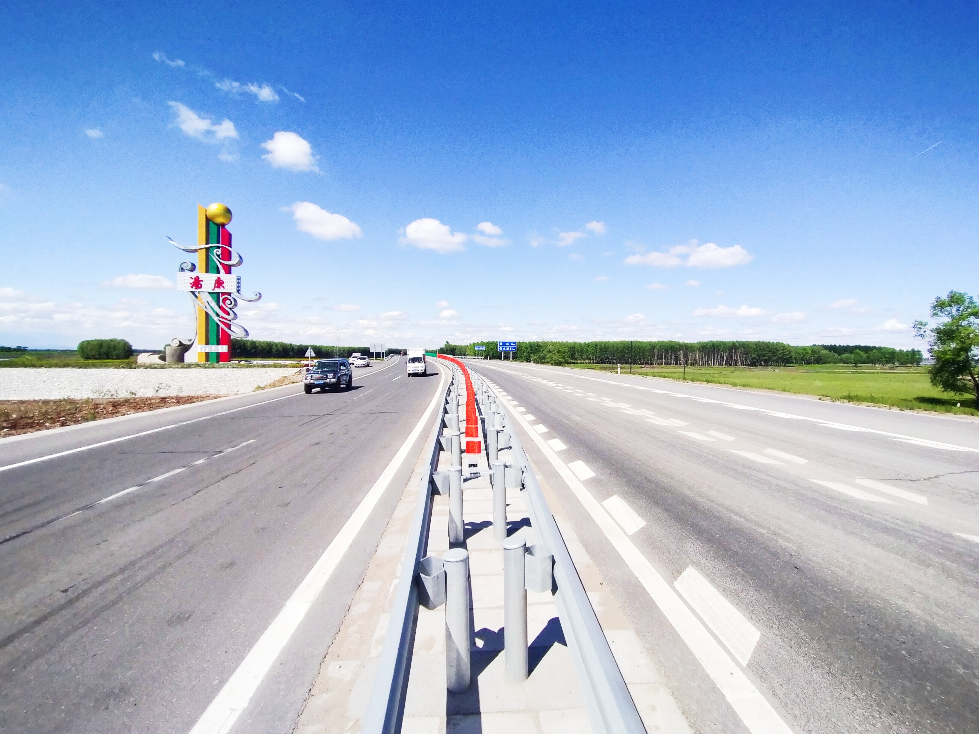 黑龙江省汤原县胜利乡公路筑巢引凤亿元项目进村