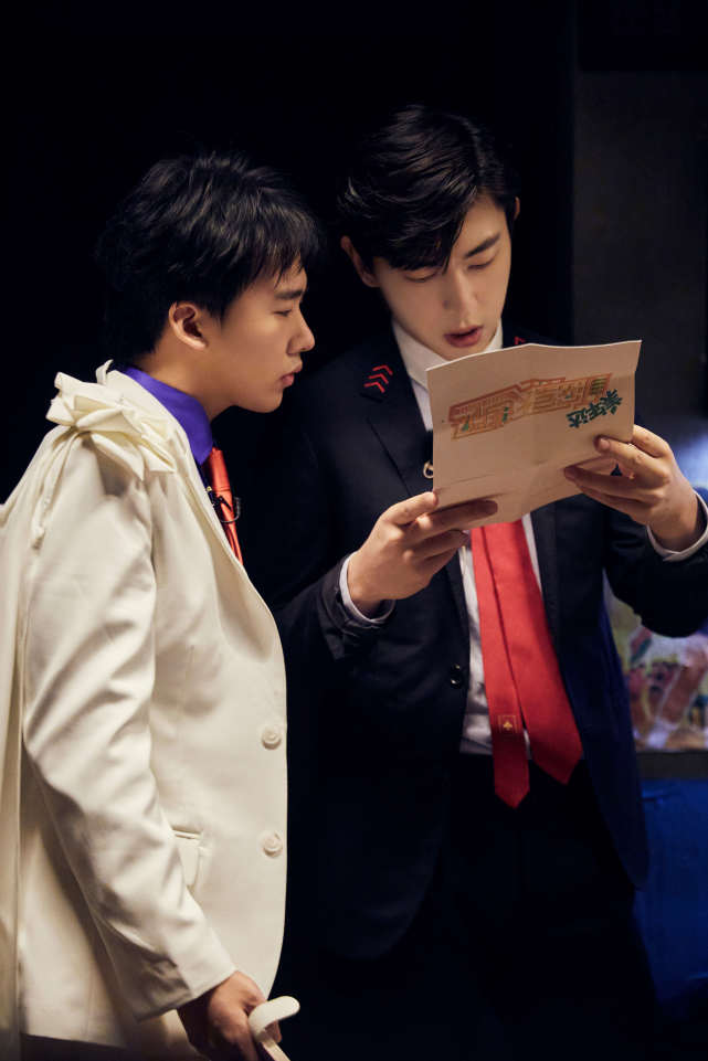 《密逃2》杨幂郭麒麟姐弟抢位 邓伦黄明昊大张伟抱团