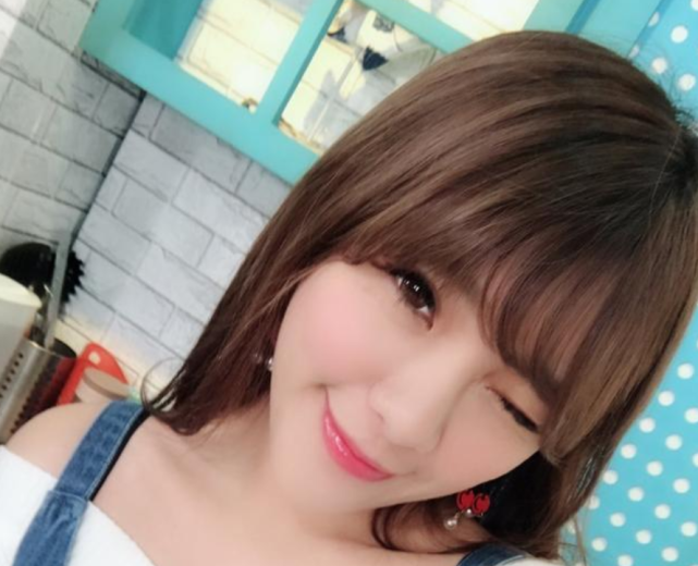 小优原名游振宜,是台湾新生代宅男女神天团"孝女时代"中小有名气的