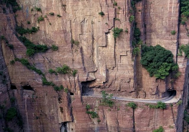 河南又一公路走红，三层S形挂壁，远超郭亮村，距新乡半小时车程