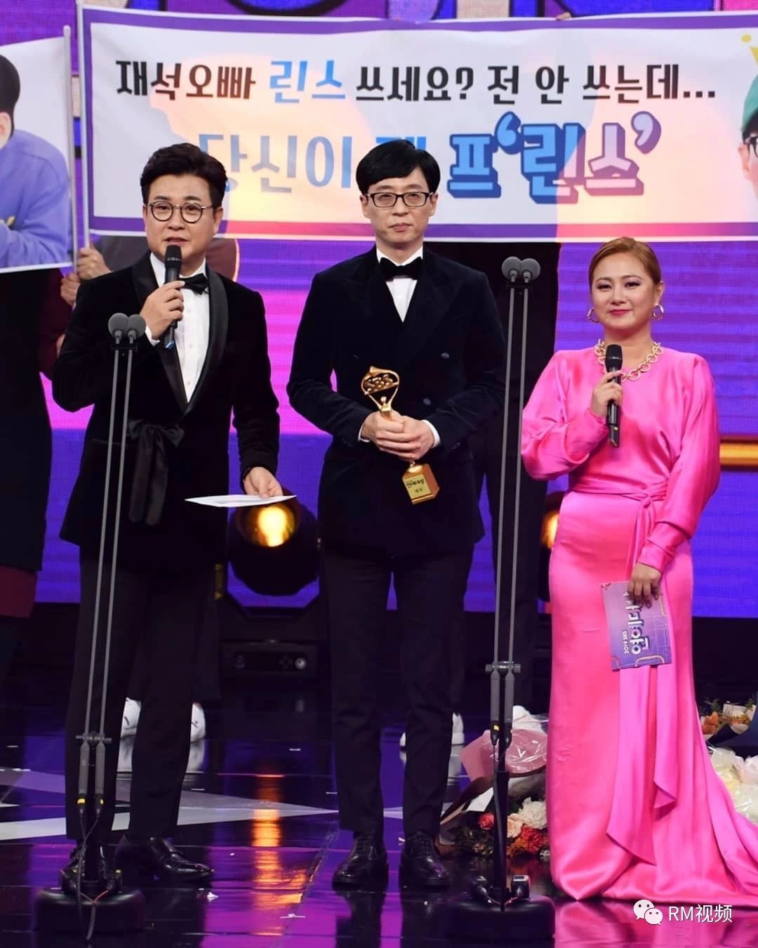 sbs官方ins更新rm演艺大赏获奖图