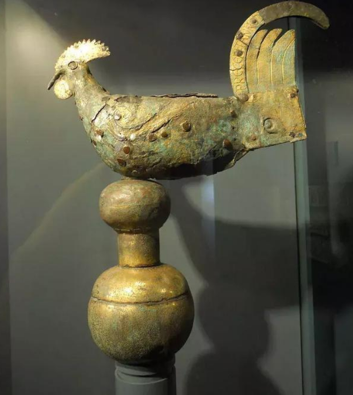 相风乌可是世界上最早的测风器之一,欧洲人的侧风装置"候风鸡",是到