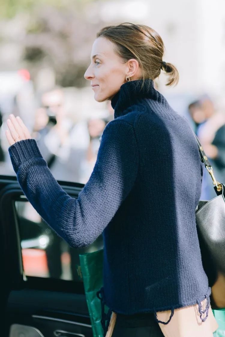 celine前任设计师回归!