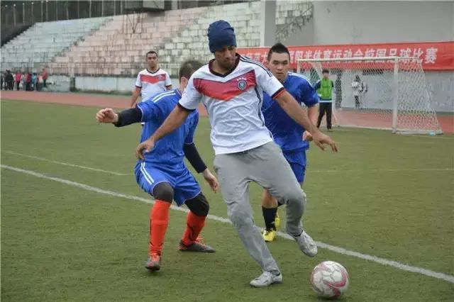 踢野球什么最重要成长于沙特街头足球的他认为是勇气