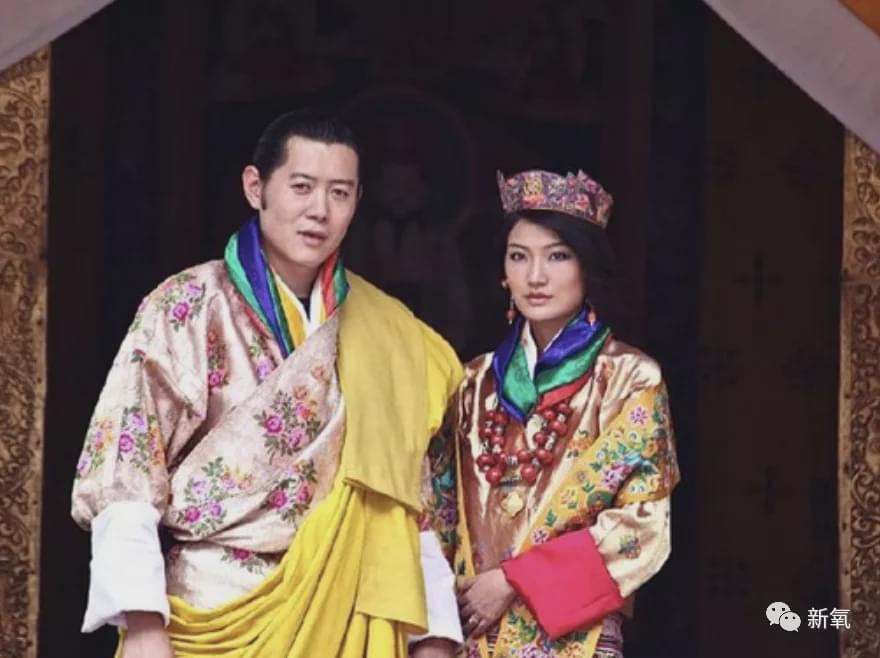 2011年,31岁的不丹国王旺楚克兑现了14年前的青梅竹马之约,宣布与平民