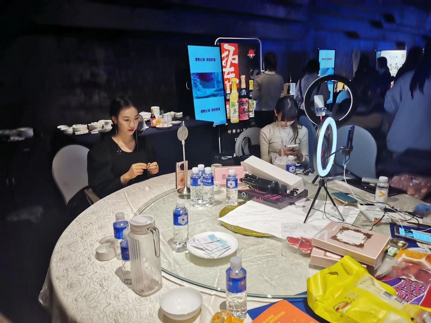 众盟科技联合百名直播专家为云南美食直播带货营销