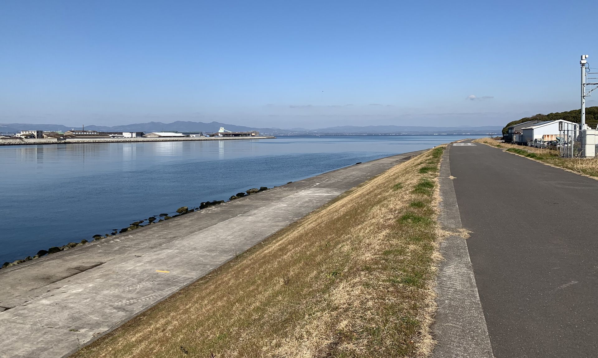 影片中美嘉每天上学经过的河堤在大分市的大分川入海口附近. 资料图