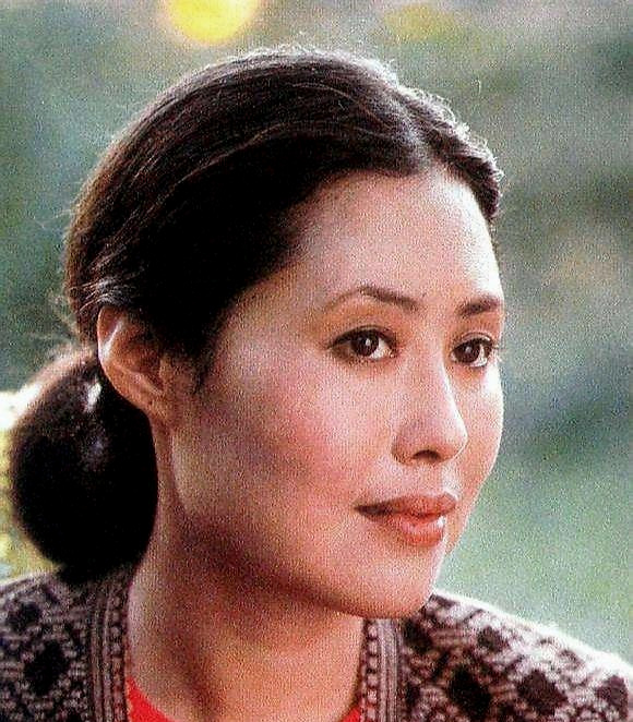 可怜的斯琴高娃:前夫家暴,儿子入狱,3婚2离嫁老外终获幸福