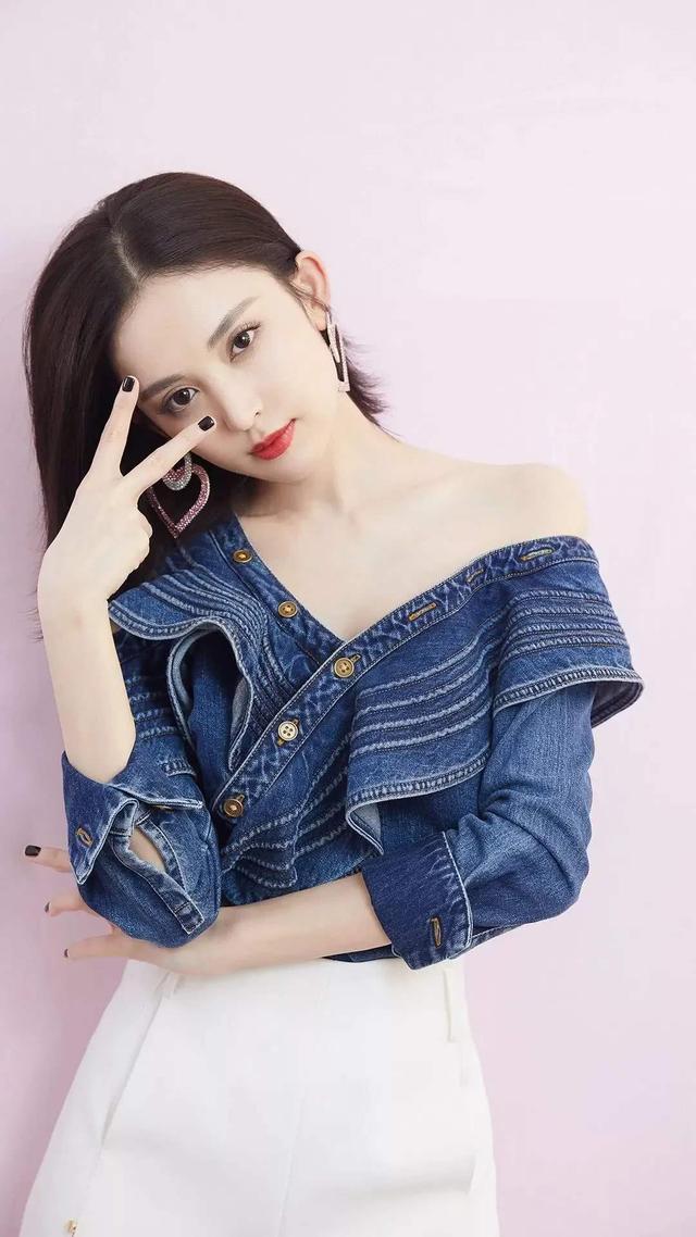 一共有9位女星参与这份榜单的角逐,她们都是近几年成绩斐然的流量女星