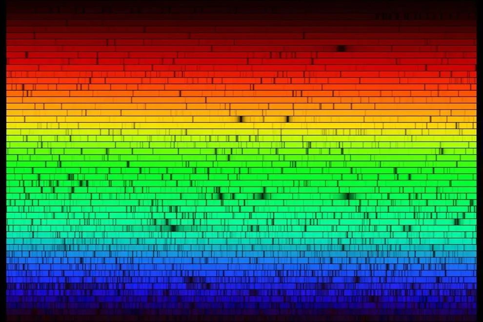 随着光谱分析法在远方恒星与星系中的应用,科学家发现了光谱中的特征