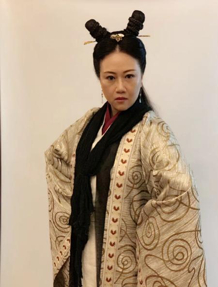 天山童姥陈安莹近照体态发福59岁至今未嫁