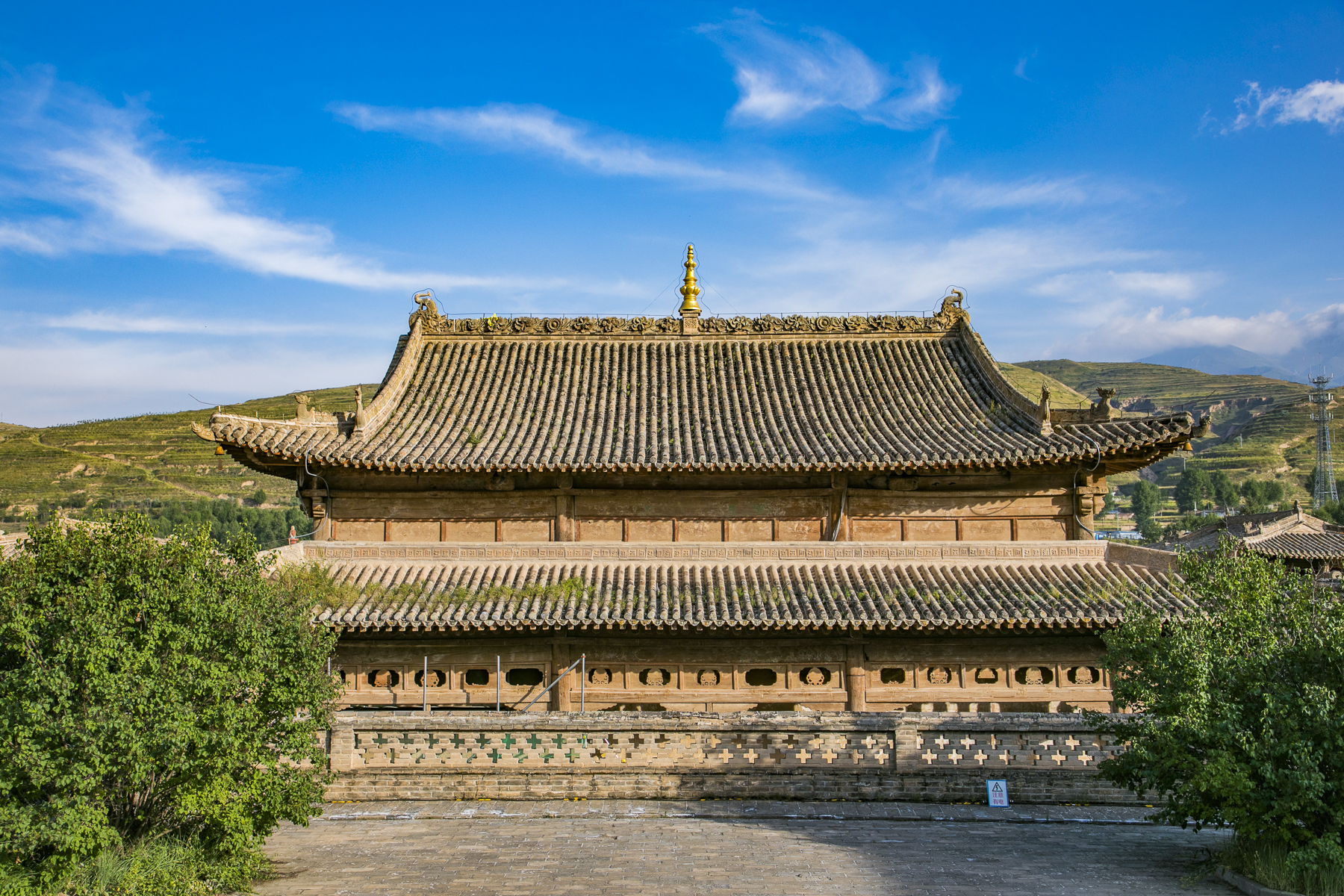 青海这座明朝皇家寺院，建筑精美与故宫齐名，相传建文帝在此圆寂_凤凰网