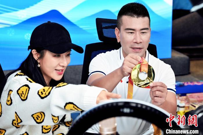 9月21日晚7点,北京冬奥会特许商品线上直播正式开播。北京冬奥组委供图