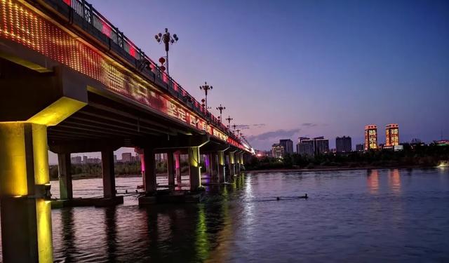 伊宁市是伊犁州的中心城市,文化底蕴深厚、历史悠久__凤凰网