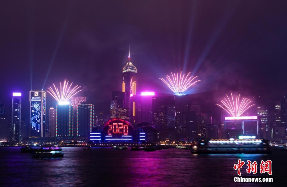 香港迎接2020年加强版幻彩咏香江照耀维港