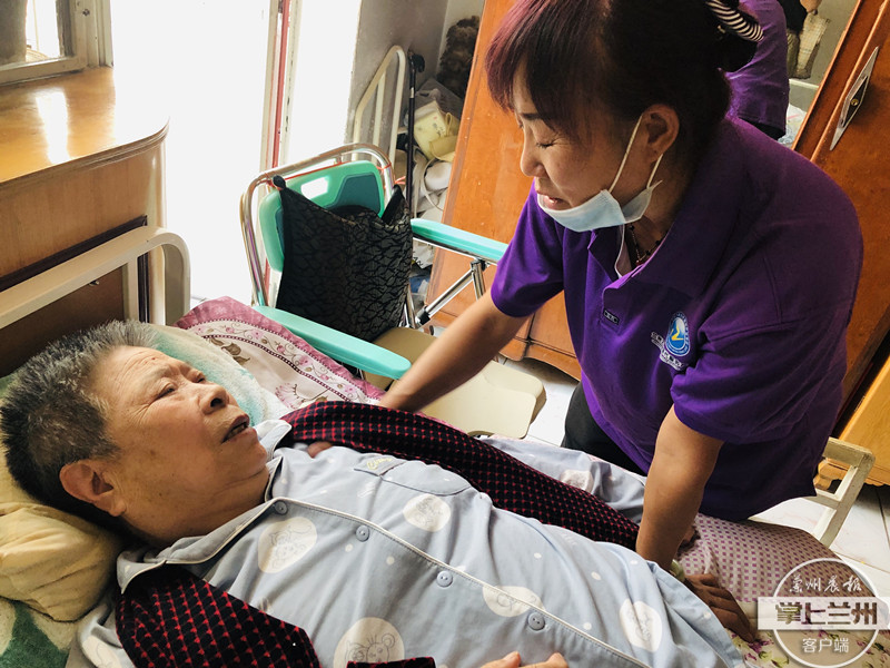 民生汇丨养老陪护员吴菊平:11年用爱守护"夕阳"