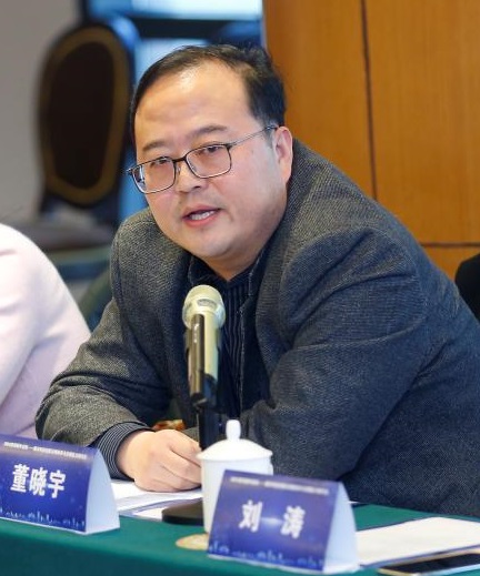 疫情后中美经济总量对比_中美疫情对比折线图(2)