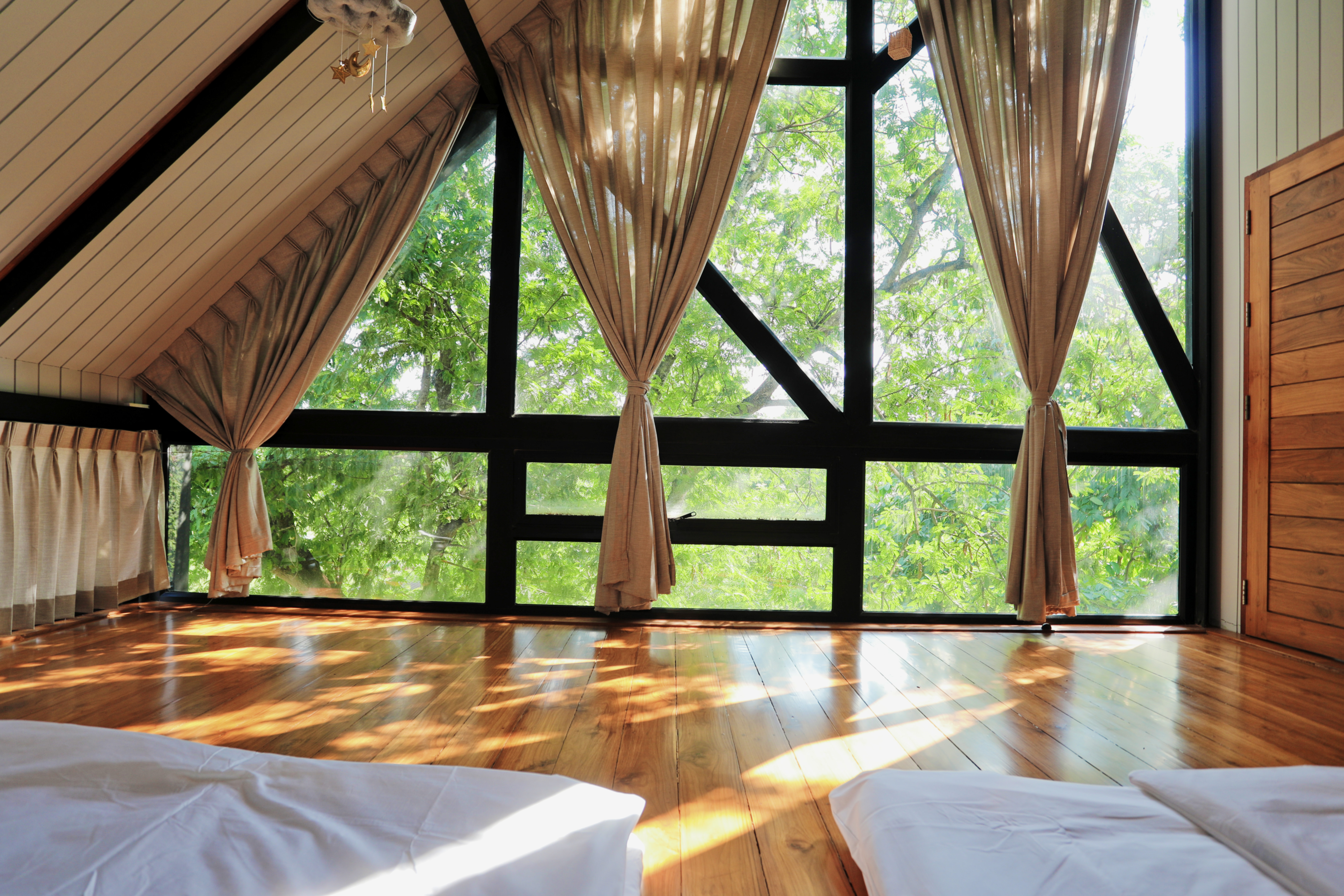 生意惨淡下的泰国民宿老板:如果时光可以重来,还是选择清迈