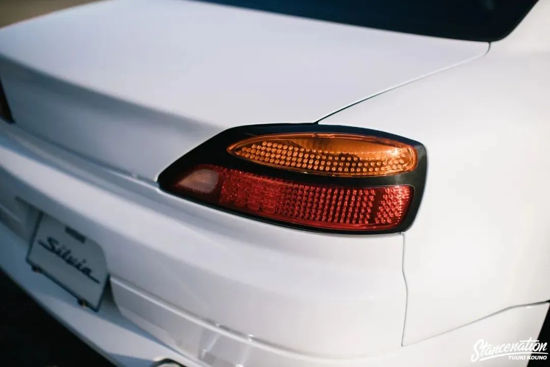 它夸张,但也简单!而且让人倍感舒适,这是一台移植了1jz的日产s15