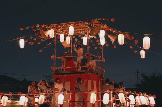 還原純正日本夏日祭 30 日籍商戶,更大的規模 近千隻燈籠裝飾,完美