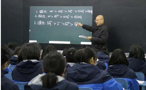 “非谓有大楼，乃是有大师”，名师汇聚掀起一股“洋沙湖现象”