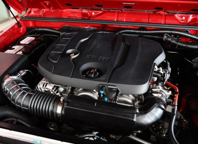 3t发动机的参数就明显低了一些,最大功率231马力,峰值扭矩345牛·米.