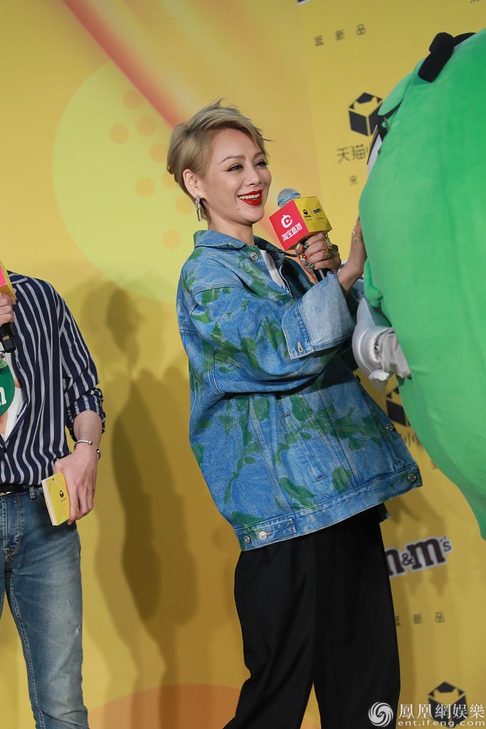 宁静撞脸m豆火速拿下代言瘦的只剩大眼睛和红唇了