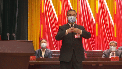 防疫常态化两会拱手复旧礼