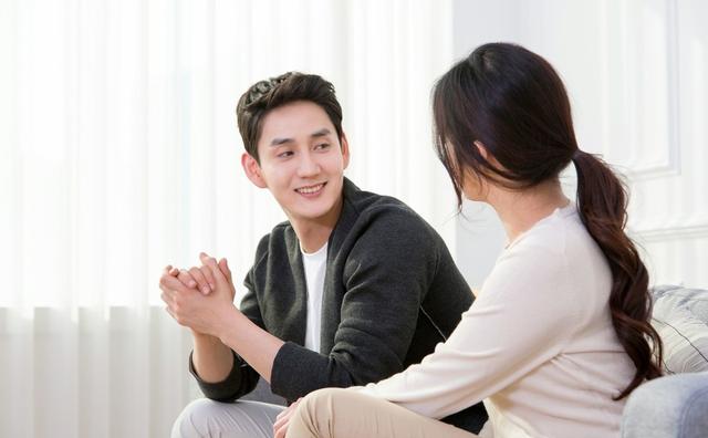 人到中年,夫妻之间相处很平和,平静之下是暗流涌动